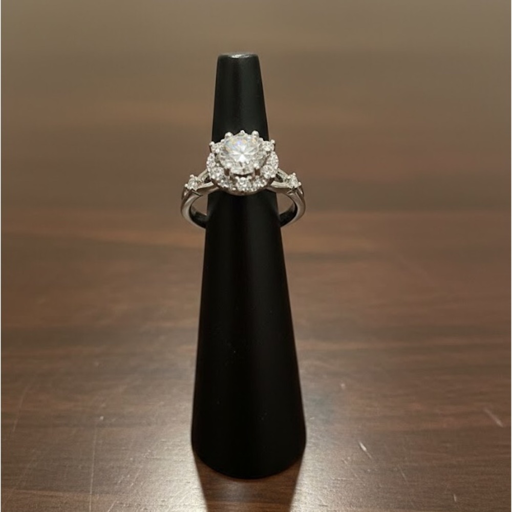 NWT 1.0 Ct Moissanite White Gold Plated Ring Size 6 - Picture 3 of 4